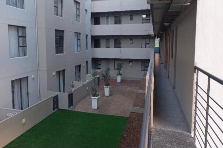 1 Bedroom Property for Sale in Zonnebloem Western Cape